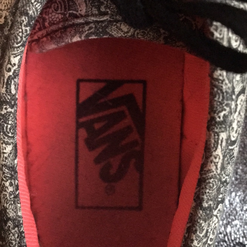 VANS - Picture 3 of 4